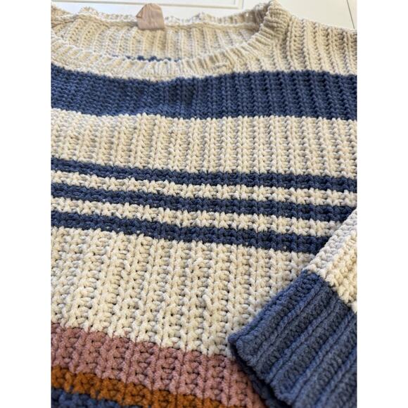 By Together Blue Cream Chunky Oversized Knit Sweater Size Small - Picture 2 of 6